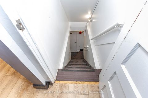 Photo 21 at 495 Bloor Street W, University, Toronto