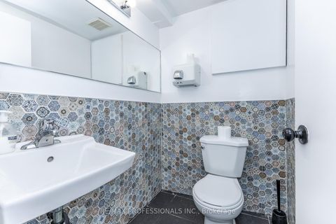 Photo 23 at 495 Bloor Street W, University, Toronto