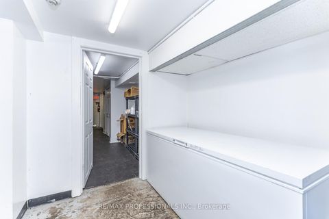 Photo 25 at 495 Bloor Street W, University, Toronto