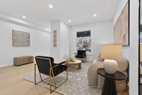 Photo 10 at 290 Chisholm Avenue, Lumsden, Toronto