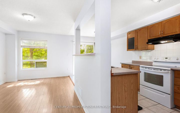 Photo 9 at 39 - 2 Clay Brick Court, Brampton North, Brampton