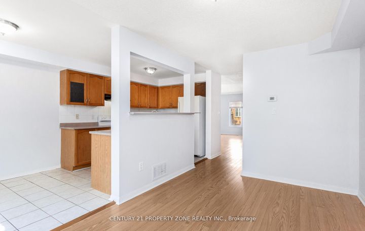 Photo 10 at 39 - 2 Clay Brick Court, Brampton North, Brampton