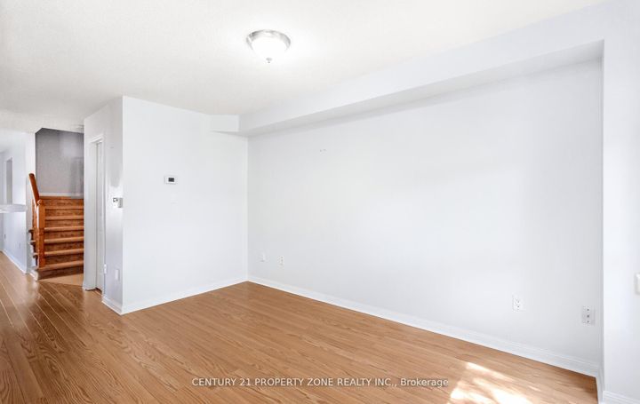 Photo 12 at 39 - 2 Clay Brick Court, Brampton North, Brampton