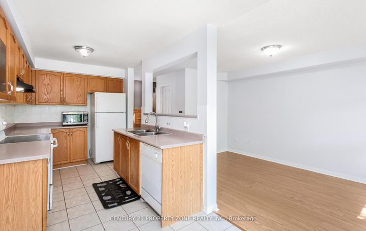 Photo 16 at 39 - 2 Clay Brick Court, Brampton North, Brampton