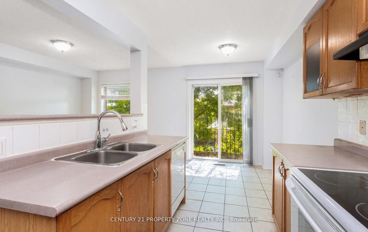 Photo 17 at 39 - 2 Clay Brick Court, Brampton North, Brampton