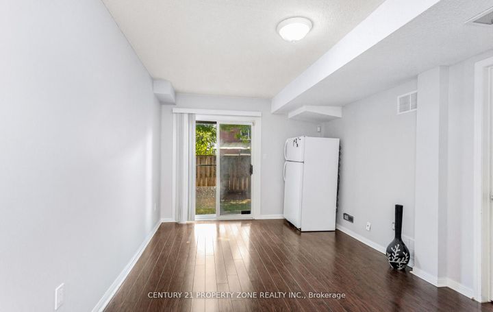 Photo 20 at 39 - 2 Clay Brick Court, Brampton North, Brampton