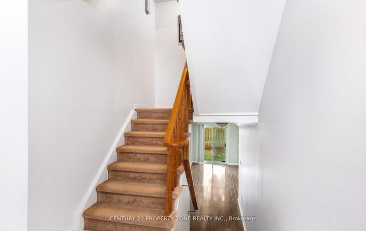 Photo 23 at 39 - 2 Clay Brick Court, Brampton North, Brampton