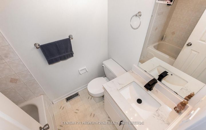 Photo 35 at 39 - 2 Clay Brick Court, Brampton North, Brampton