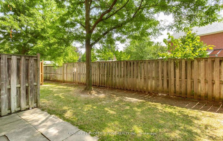 Photo 42 at 39 - 2 Clay Brick Court, Brampton North, Brampton