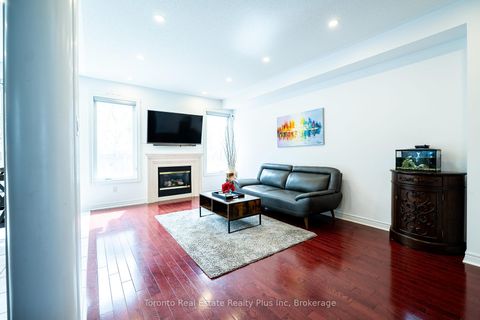 Photo 10 at 14 Riel Drive, Oak Ridges, Richmond Hill