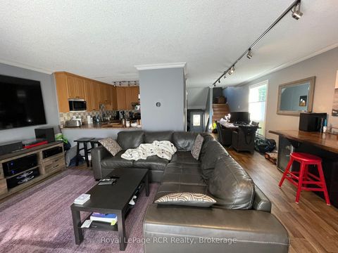 Photo 11 at 409 Thomas Street, Stayner, Clearview