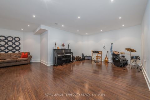 Photo 37 at 72 EAGLE Road, Queensway, Toronto
