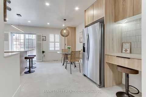 Photo 3 at 6 Archibald Mews, Bendale, Toronto