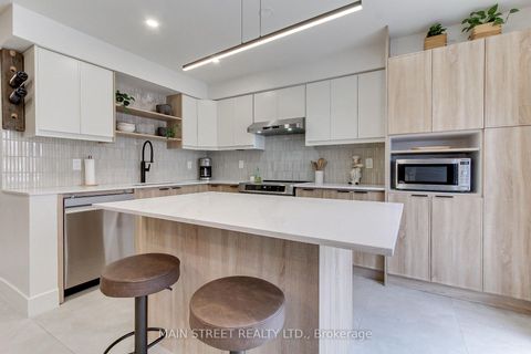 Photo 5 at 6 Archibald Mews, Bendale, Toronto