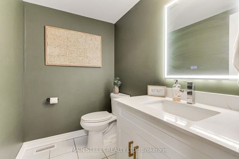 Photo 13 at 6 Archibald Mews, Bendale, Toronto