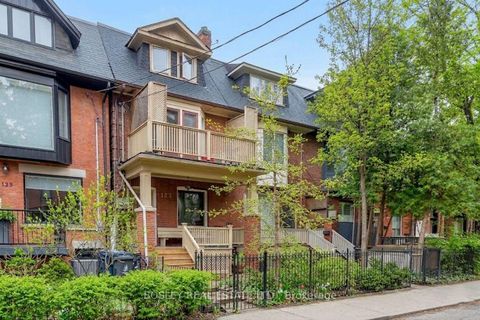 Photo 1 at 123 Seaton Street, Moss Park, Toronto