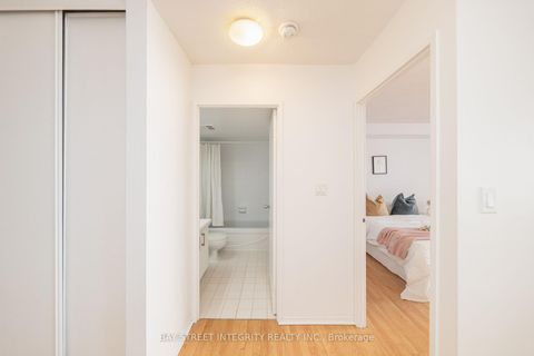 Photo 4 at 1107 - 270 Queens Quay W, Waterfront Communities C1, Toronto