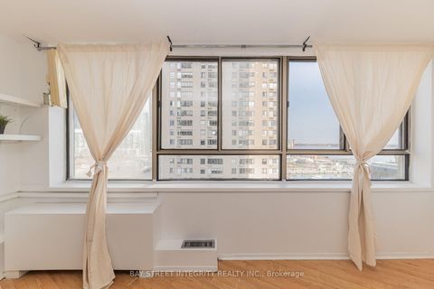 Photo 15 at 1107 - 270 Queens Quay W, Waterfront Communities C1, Toronto