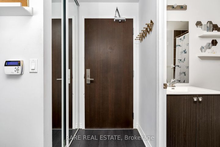 Photo 4 at 910 - 39 Annie Craig Drive, Mimico, Toronto