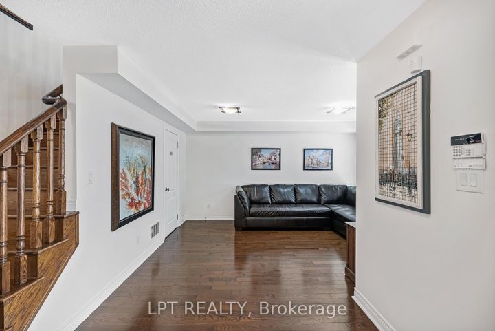 Photo 7 at 19 Earnshaw Drive, Victoria Square, Markham