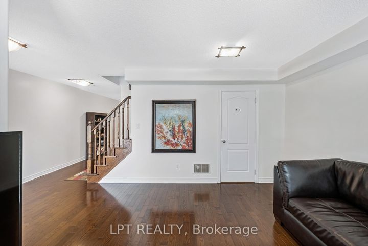 Photo 10 at 19 Earnshaw Drive, Victoria Square, Markham