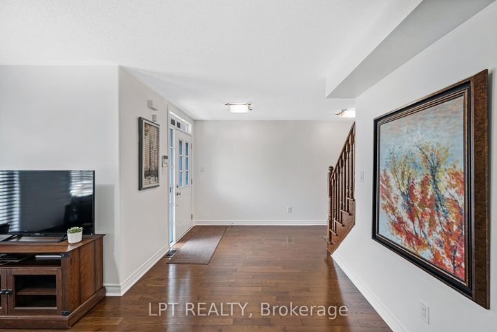 Photo 11 at 19 Earnshaw Drive, Victoria Square, Markham