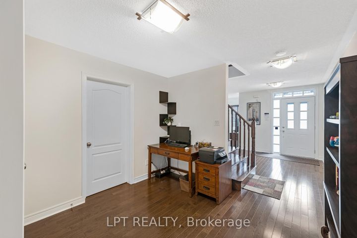 Photo 12 at 19 Earnshaw Drive, Victoria Square, Markham