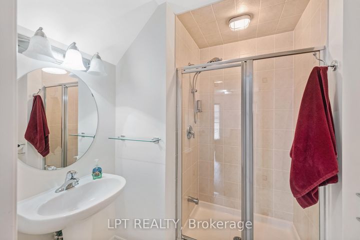 Photo 13 at 19 Earnshaw Drive, Victoria Square, Markham