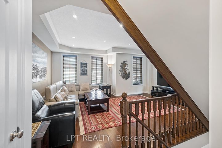 Photo 15 at 19 Earnshaw Drive, Victoria Square, Markham