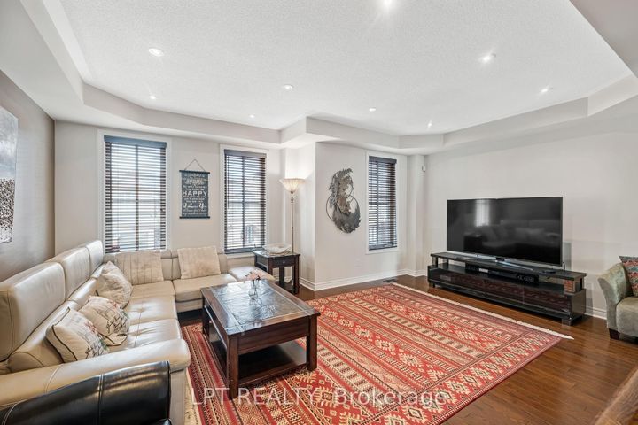 Photo 16 at 19 Earnshaw Drive, Victoria Square, Markham