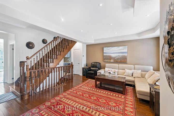 Photo 17 at 19 Earnshaw Drive, Victoria Square, Markham