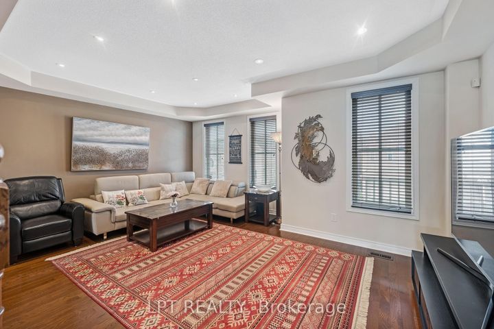 Photo 18 at 19 Earnshaw Drive, Victoria Square, Markham