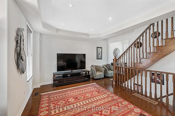 Photo 19 at 19 Earnshaw Drive, Victoria Square, Markham