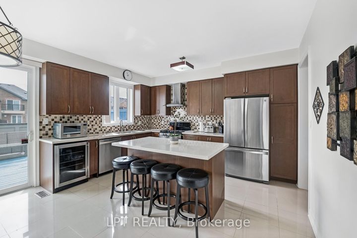 Photo 22 at 19 Earnshaw Drive, Victoria Square, Markham