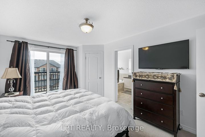 Photo 32 at 19 Earnshaw Drive, Victoria Square, Markham