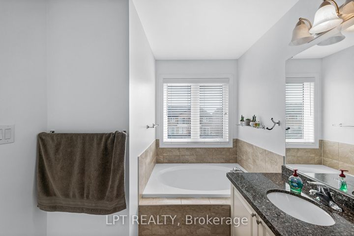 Photo 34 at 19 Earnshaw Drive, Victoria Square, Markham