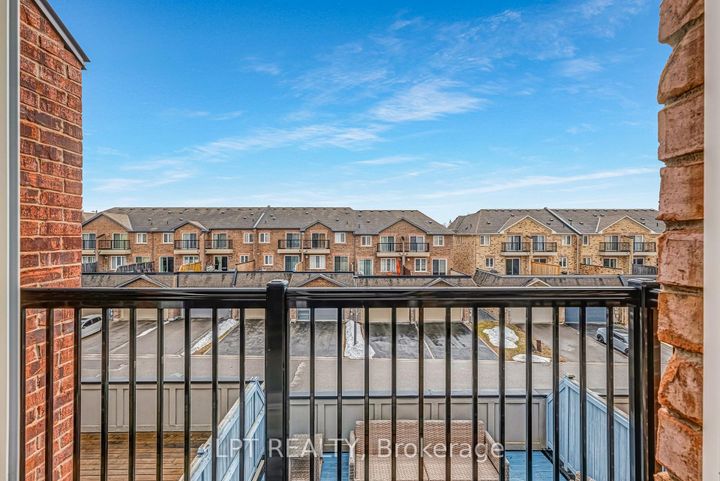 Photo 36 at 19 Earnshaw Drive, Victoria Square, Markham