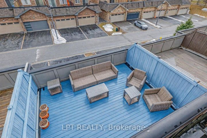 Photo 37 at 19 Earnshaw Drive, Victoria Square, Markham