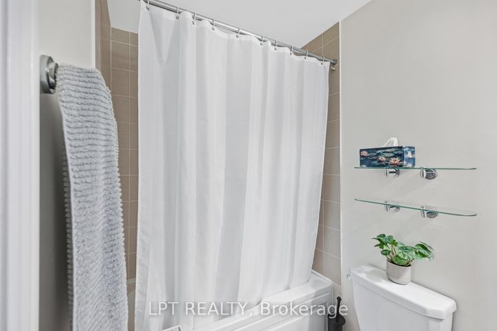 Photo 40 at 19 Earnshaw Drive, Victoria Square, Markham