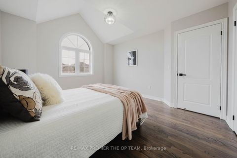 Photo 24 at 16 St Michele Place, Islington Woods, Vaughan