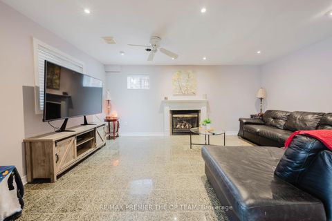 Photo 32 at 16 St Michele Place, Islington Woods, Vaughan