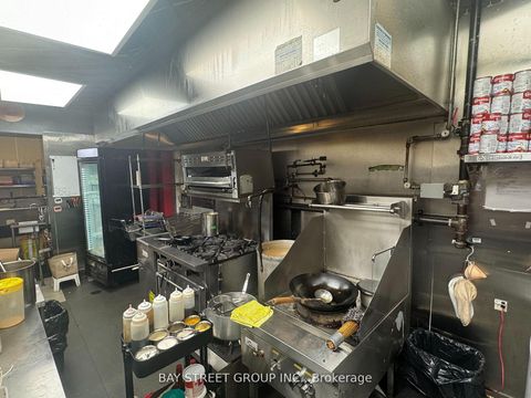 Photo 5 at 382 Spadina Avenue, Chinatown, Toronto