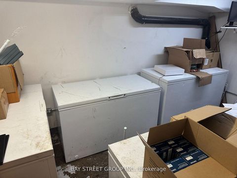 Photo 18 at 382 Spadina Avenue, Chinatown, Toronto