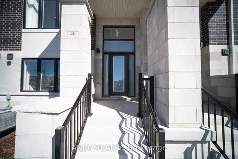 Photo 3 at 45 Kahshe Lane W, Rural Richmond Hill, Richmond Hill