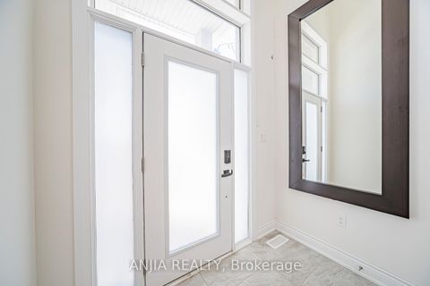 Photo 4 at 45 Kahshe Lane W, Rural Richmond Hill, Richmond Hill