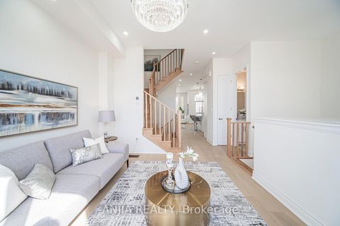 Photo 6 at 45 Kahshe Lane W, Rural Richmond Hill, Richmond Hill