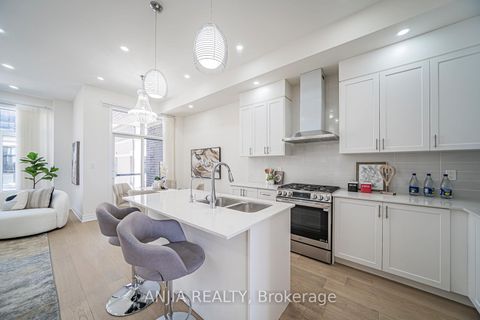 Photo 8 at 45 Kahshe Lane W, Rural Richmond Hill, Richmond Hill