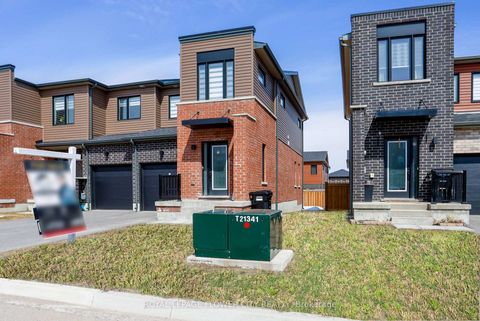 Photo 2 at 16 Fairlane Avenue, Painswick South, Barrie