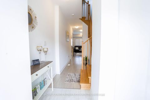 Photo 4 at 16 Fairlane Avenue, Painswick South, Barrie