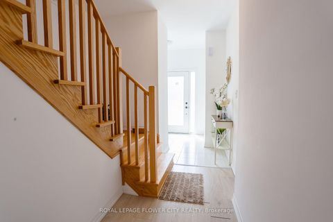 Photo 5 at 16 Fairlane Avenue, Painswick South, Barrie